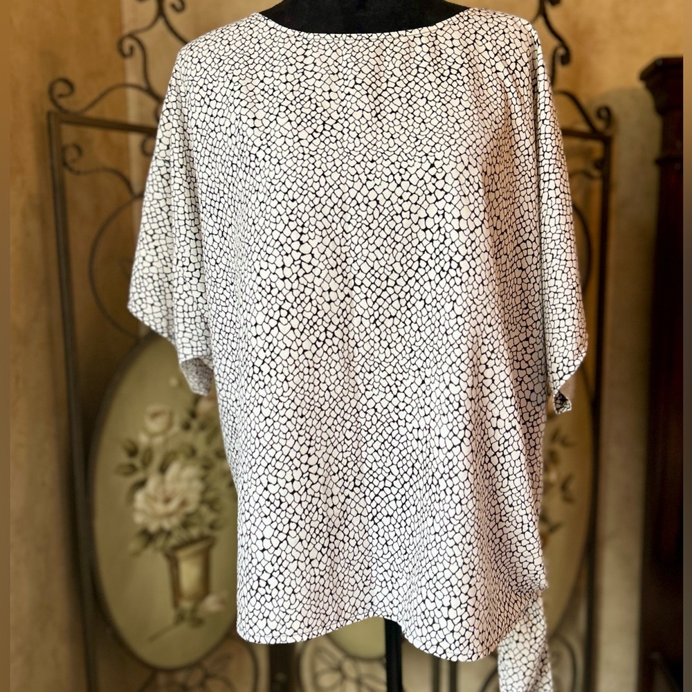 Michael Kors NWOT women’s short sleeve blouse